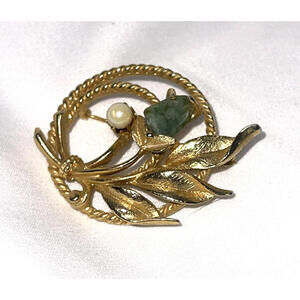 Sarah Coventry Faux Pearl Jade Gold Tone Floral Leaves Wreath Brooch Pin Vintage